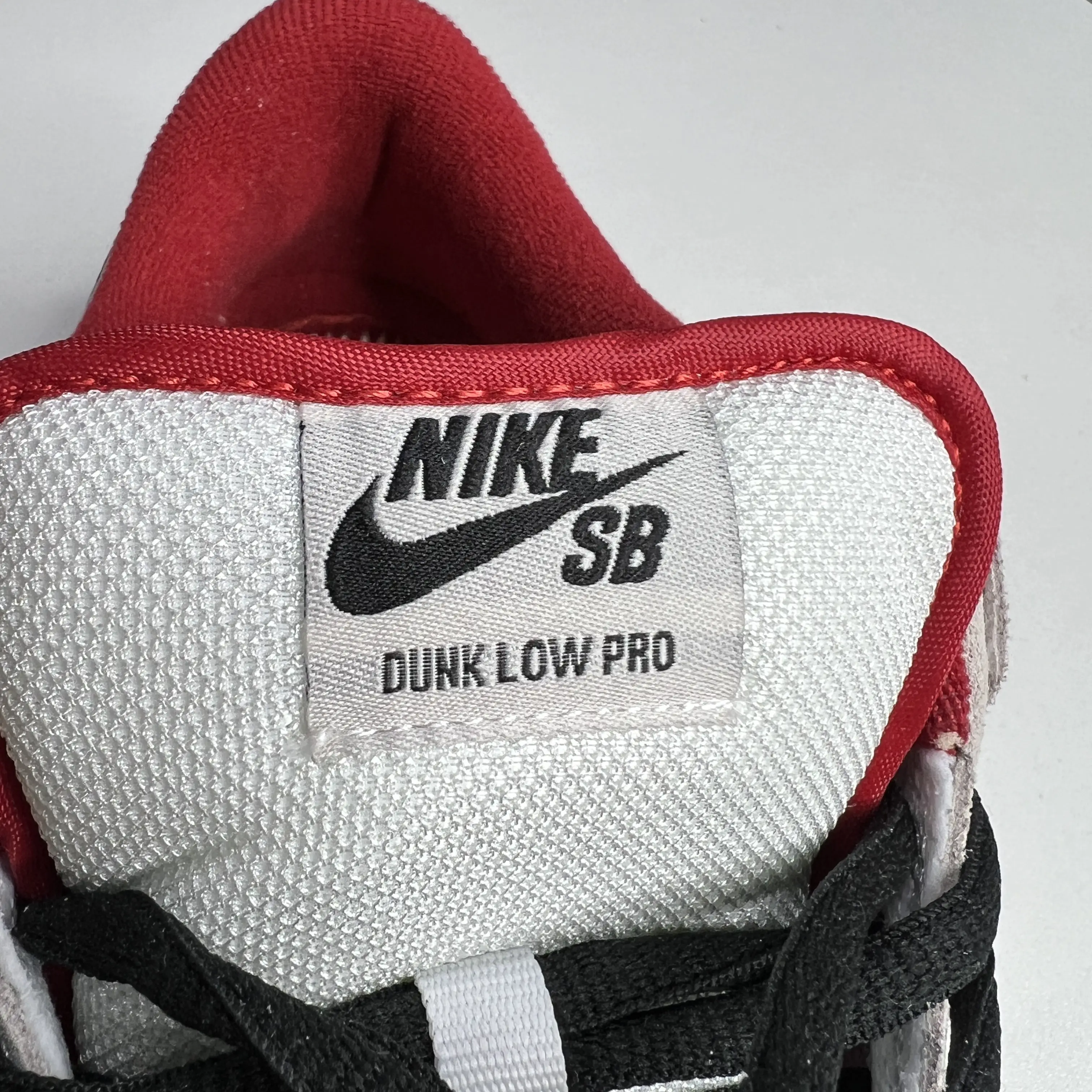 Реплики Nike SB Dunk Low Pro Hennessy язычёк